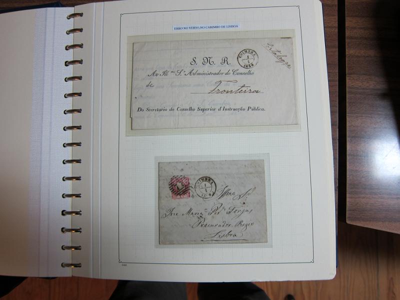 0019 (62).JPG -     Lote:    19      Marcofilia      Lotes Especiais       Descrição:         Portugal. Colecção especializada de carimbos de duplo círculo, tipo 1852, montada em 4 álbuns Lindner, com selos de diversas emissões e cartas, com estudo minucioso de cada marca. Lote a ver.         Lote       Valor Base:     &euro; 2.500,00     Valor Venda:     Retirado     